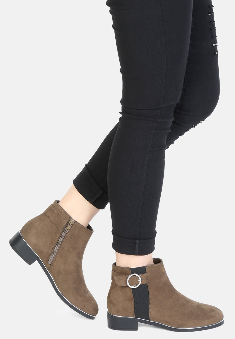 bailee chelsea boots women to make a statement#color_khaki