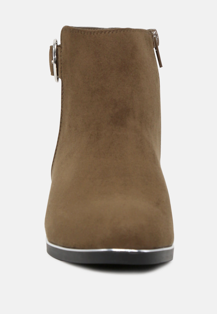 bailee chelsea boots women to make a statement#color_khaki