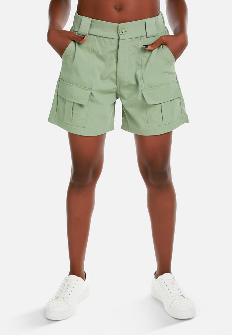 belt loop solid cargo shorts#color_light-green