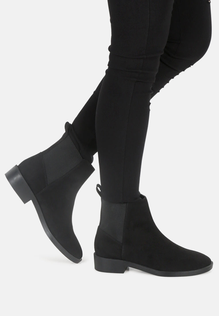 bunny chelsea boots to make a statement#color_black