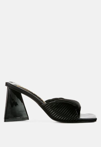 cupid kiss pleated twist strap sandals#color_black