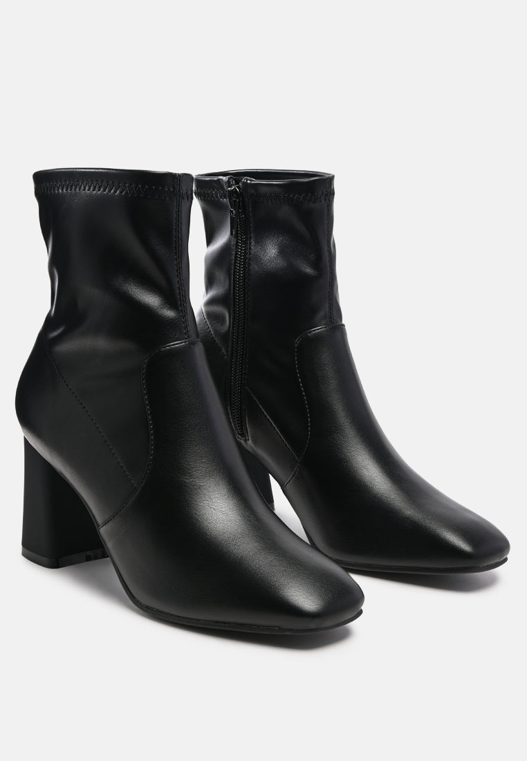 daffofil block heeled ankle boots#color_black