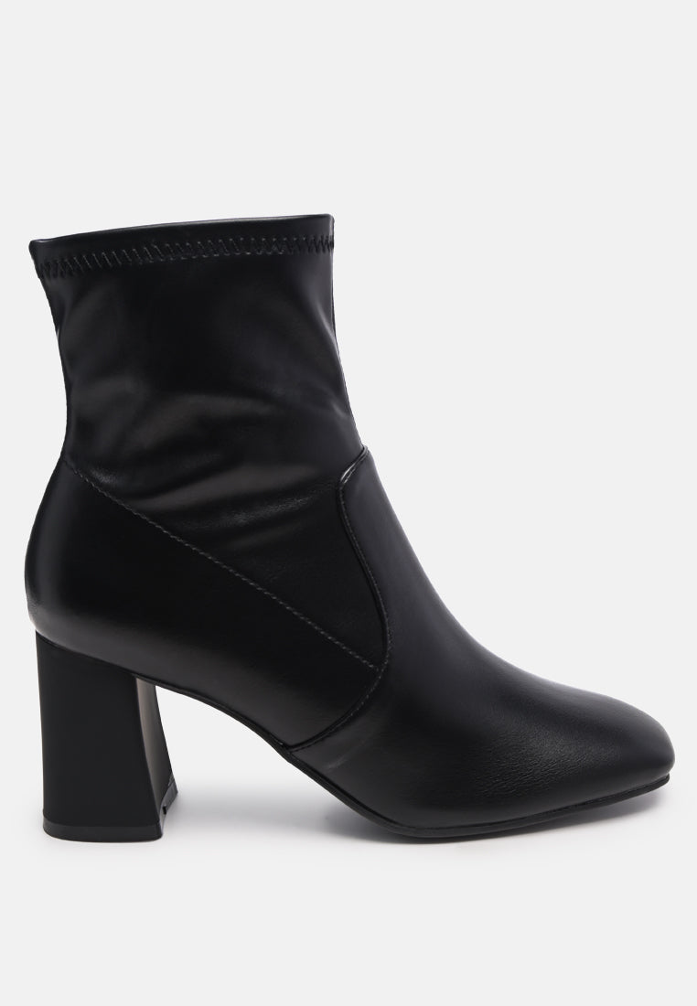 daffofil block heeled ankle boots#color_black