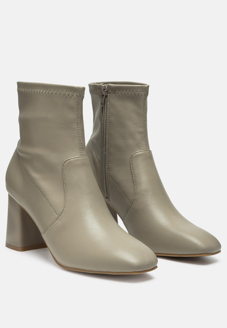 daffofil block heeled ankle boots#color_grey