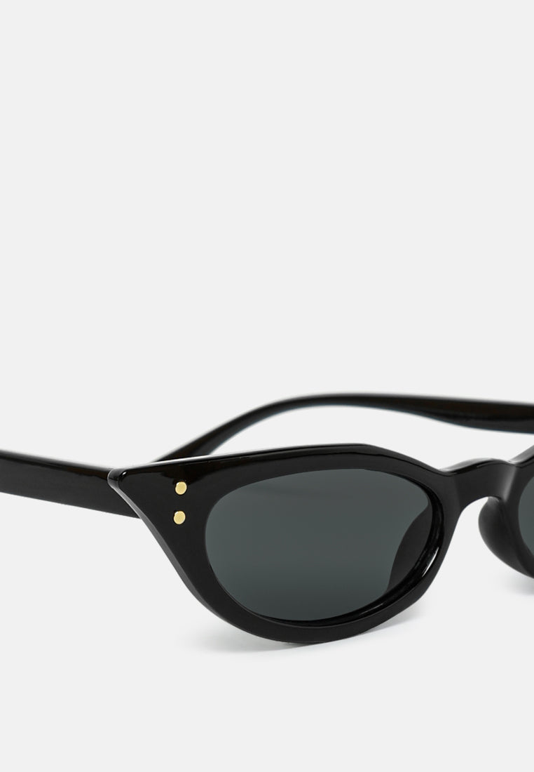 friendly oval cat eye sunglasses#color_black