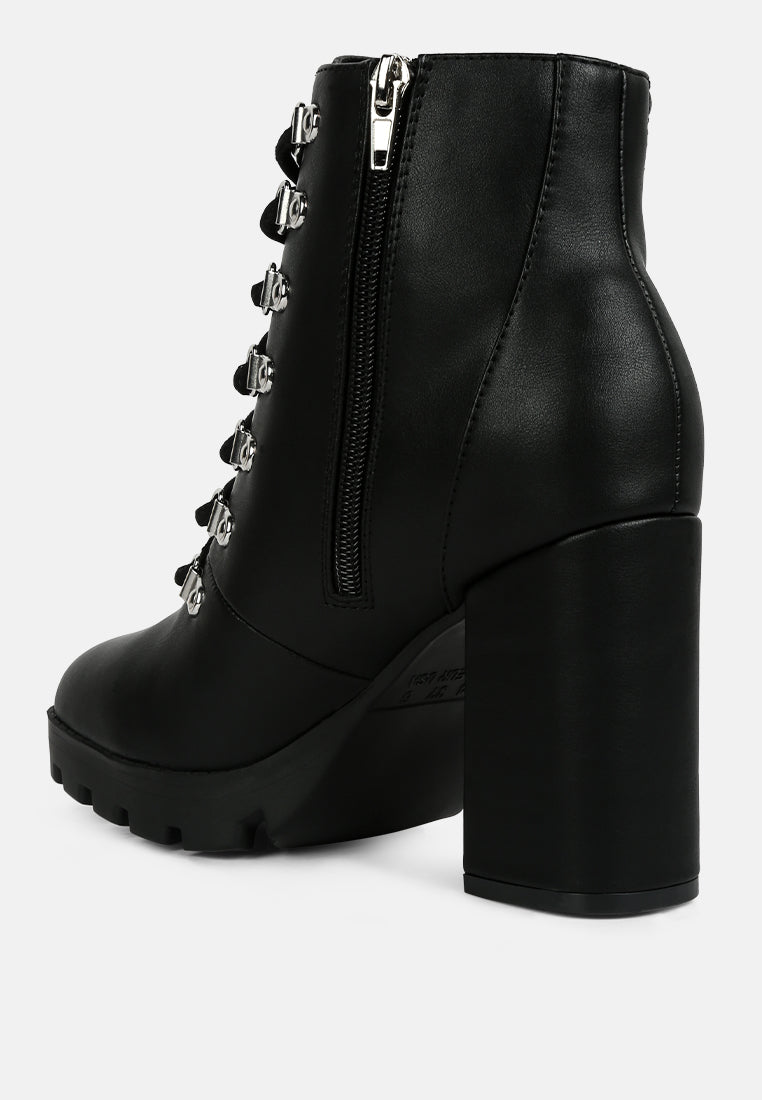 hamiltons lace up block heel boots#color_black