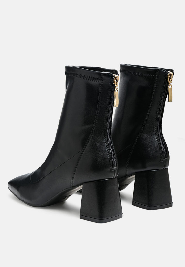 hera runaway classic ankle boots#color_black