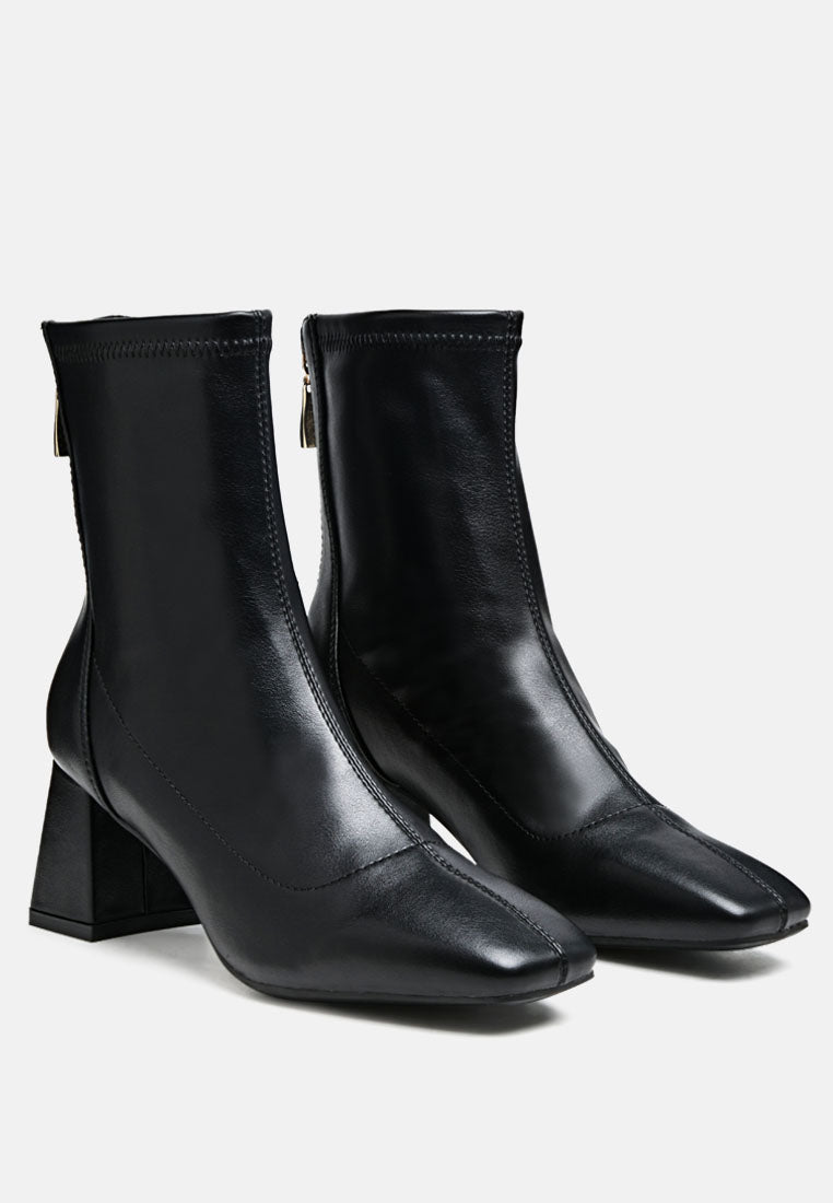 hera runaway classic ankle boots#color_black