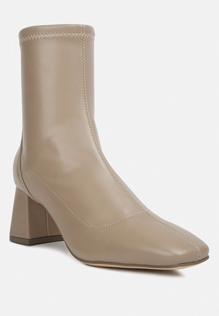 hera runaway classic ankle boots#color_taupe