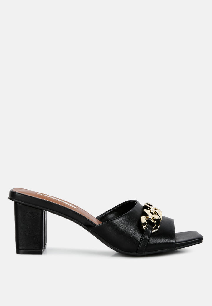 hotshot mid heel chain detail sandals#color_black
