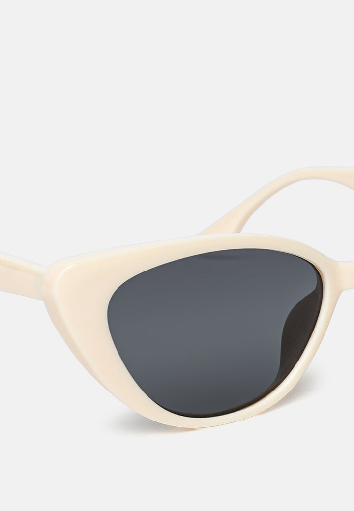 laid-back oval cat eye sunglasses#color_beige-grey