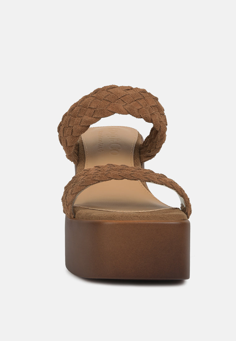 sandalias misaki con plataforma y correa de gamuza tejida#color_tan