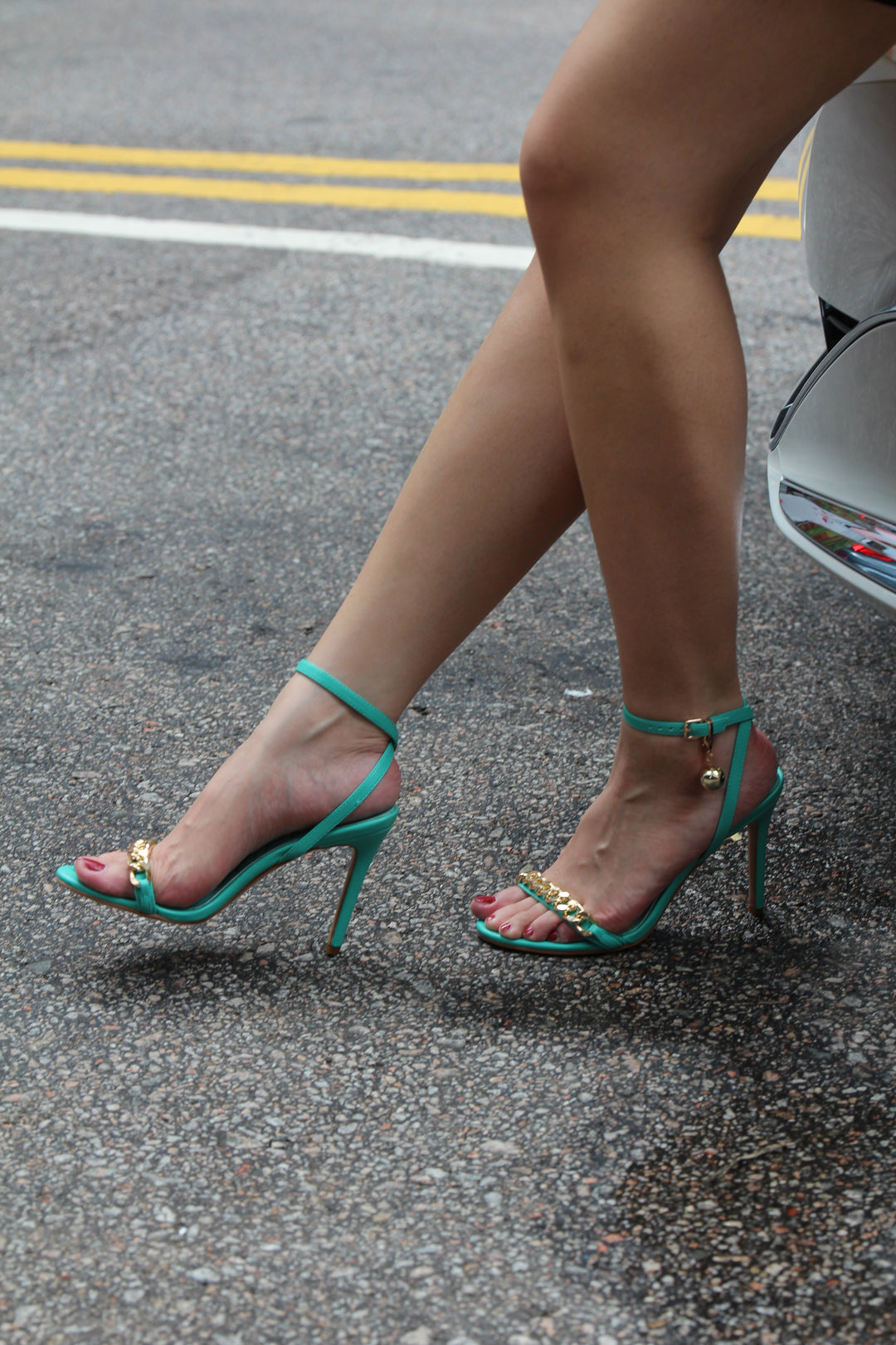 mooning high heeled metal chain strap sandals#color_green
