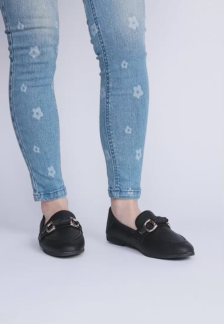 asher horsebit embellished raffia loafers#color_black