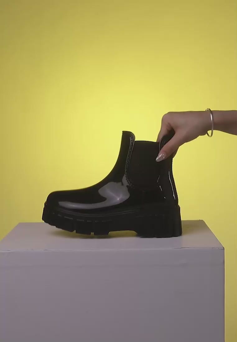 chunky chelsea boots by ruw color_black