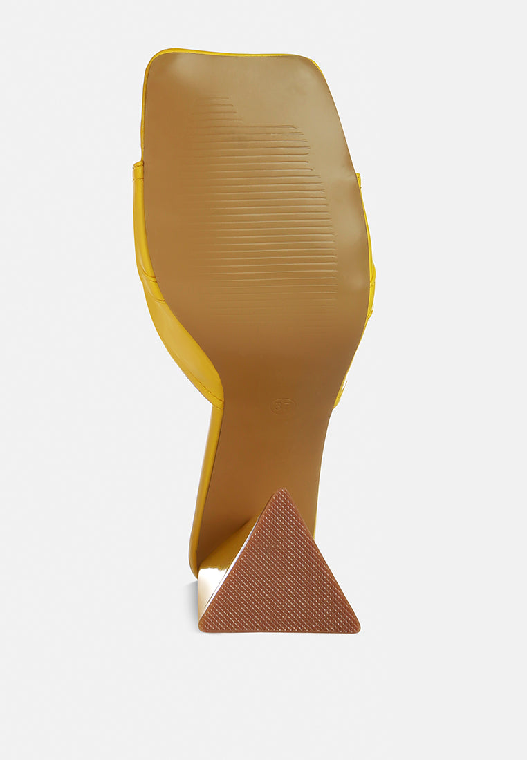 Sandalias tipo chanclas con detalle de hebilla metálica Salisbury#color_amarillo