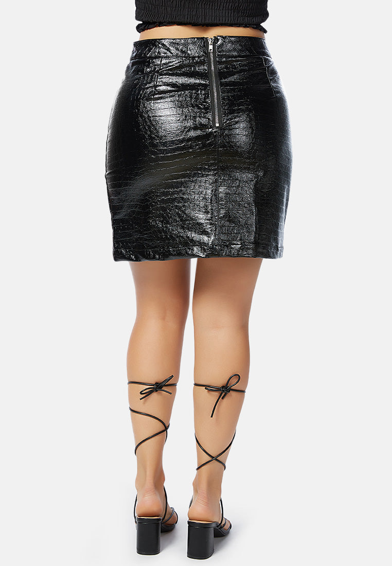 side slit shine - out faux leather mini skirt#color_black