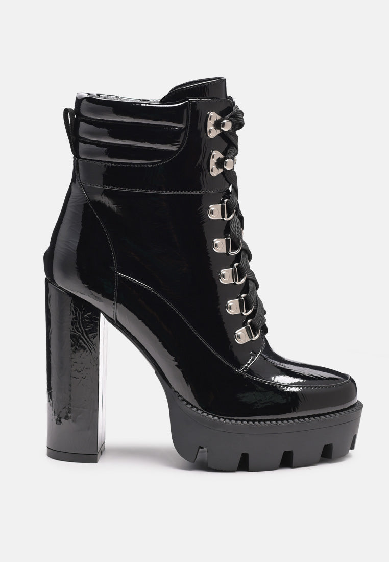 stopper cushion collared lace up boots#color_black-patent