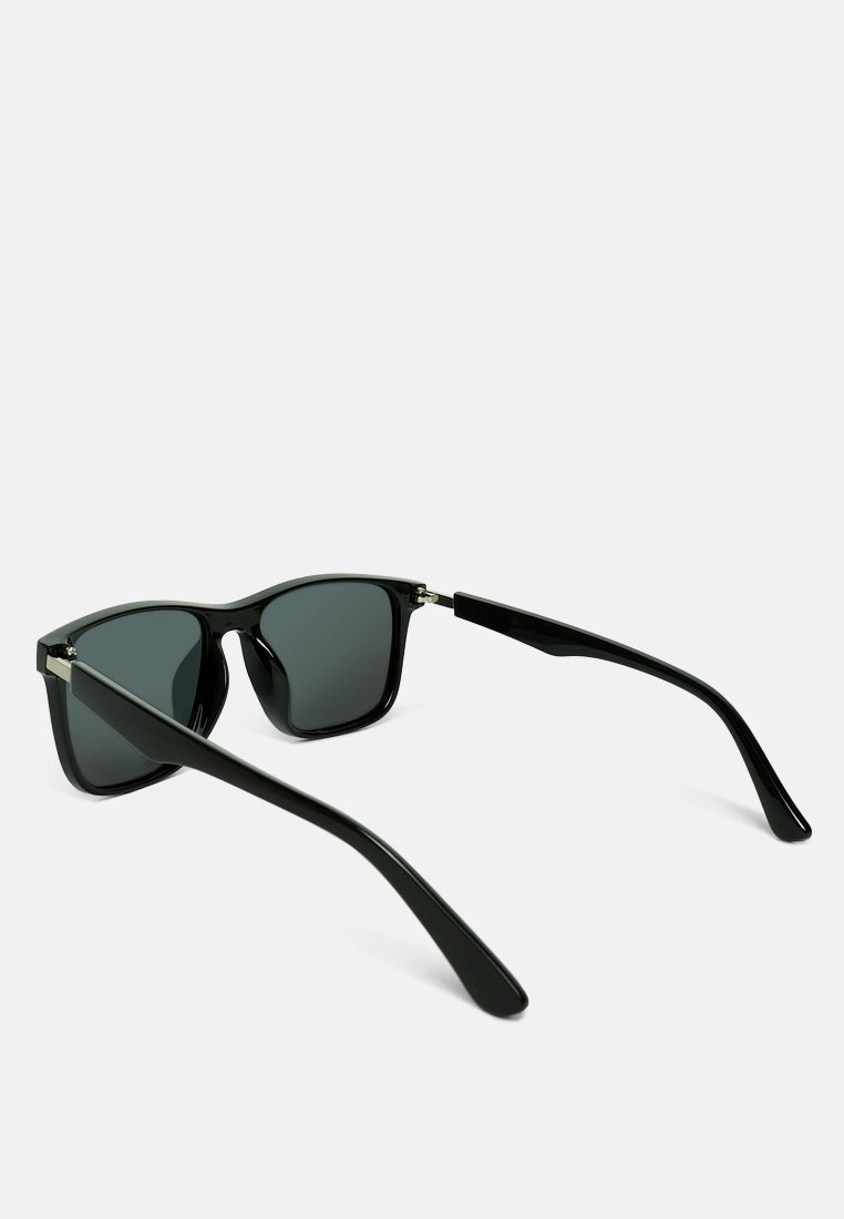 the atypical wayfarer sunglasses#color_black