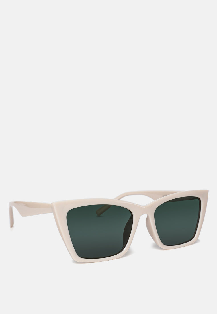 the dramatic cat eye sunglasses#color_green