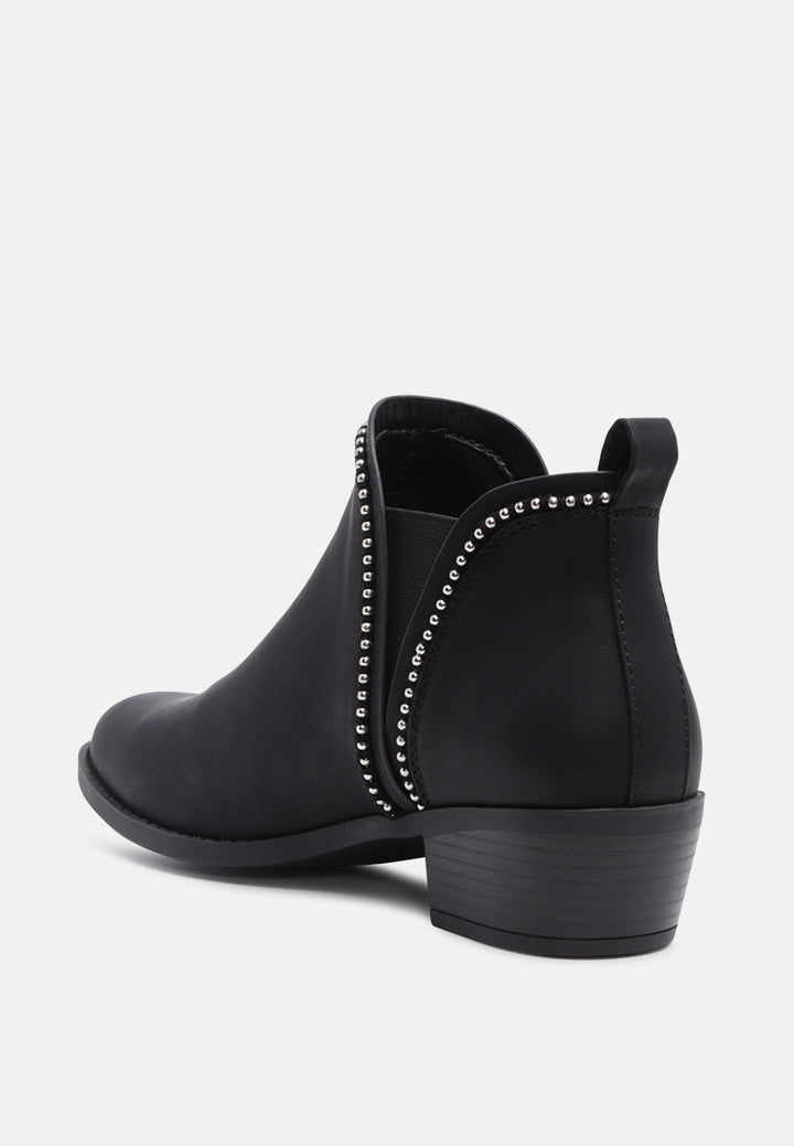 tiffini stars in line stud ankle boots#color_black