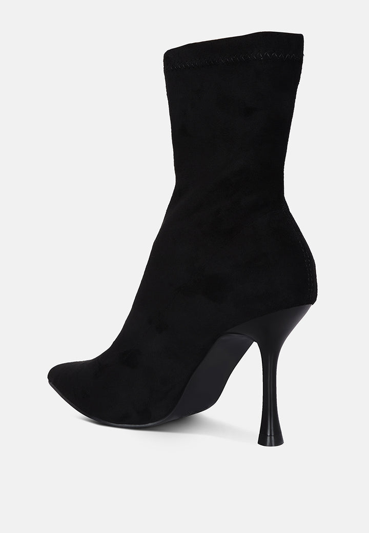 tweeple stiletto boot with a pointed toe#color_black