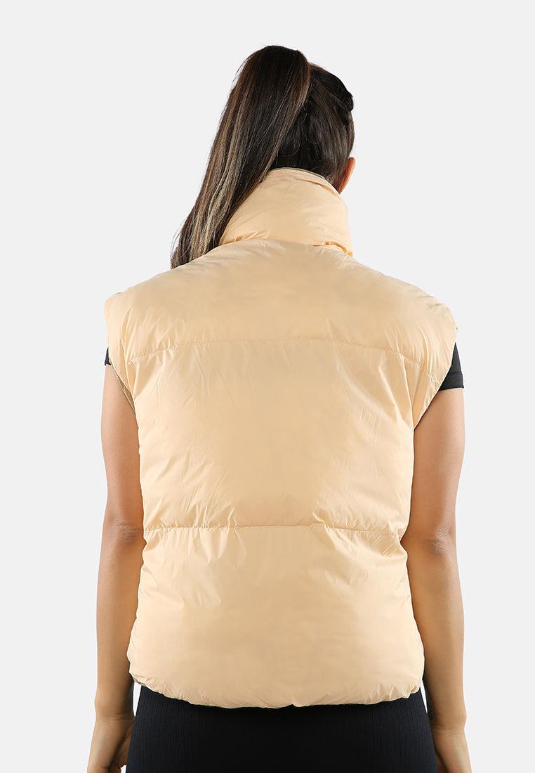 two way cropped sleeveless puffer jacket#color_camel-cream
