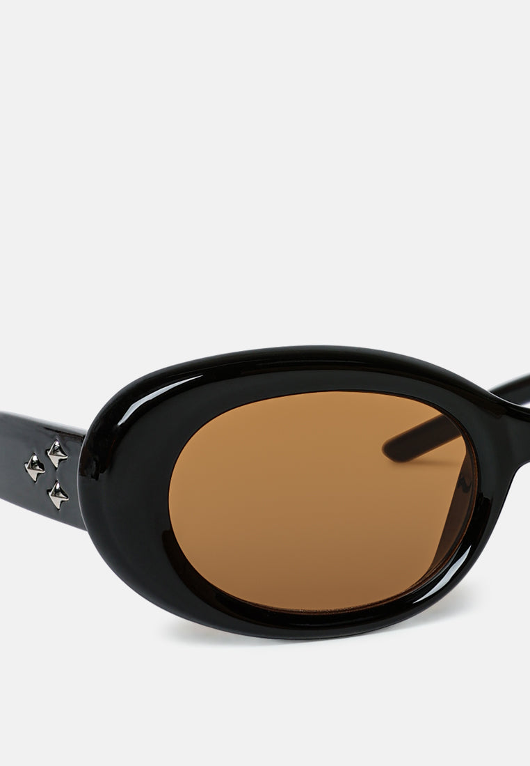 urban chic thick clout sunglasses#color_black-tea