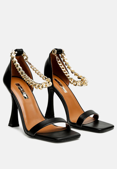 venusta heel sandal with metal chain in gold#color_black