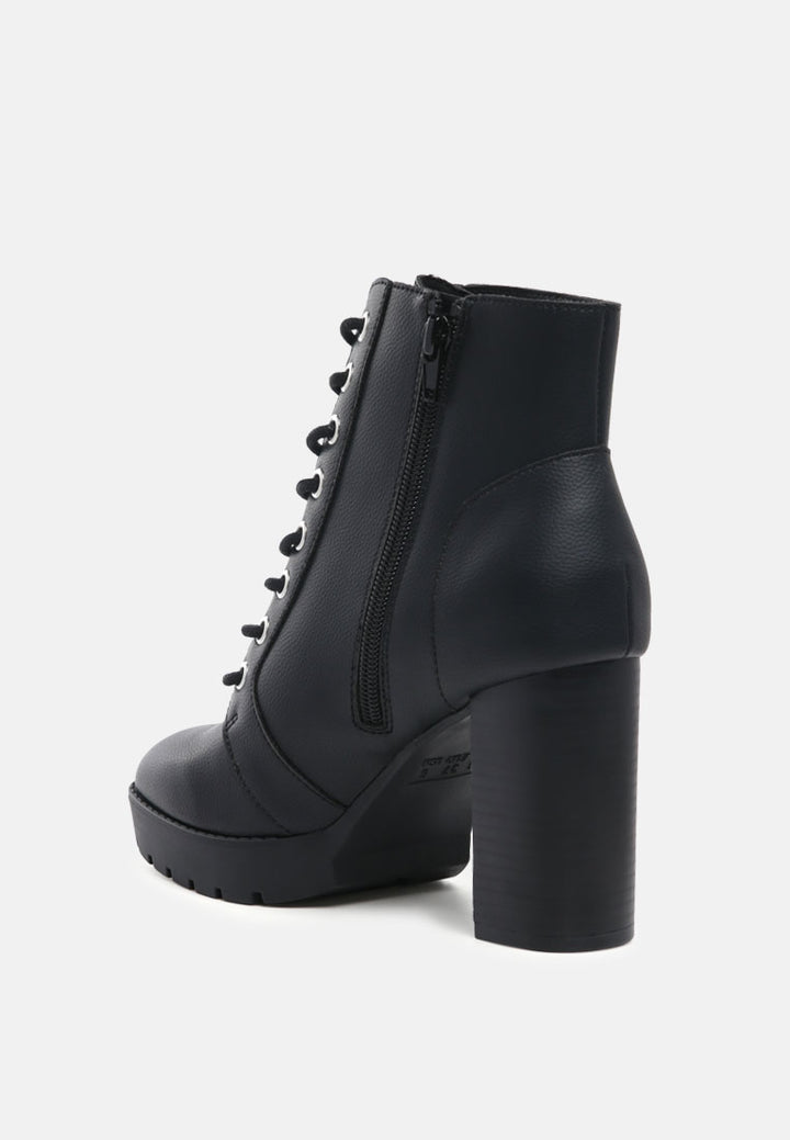 virginia chunky block heeled ankle boots#color_black