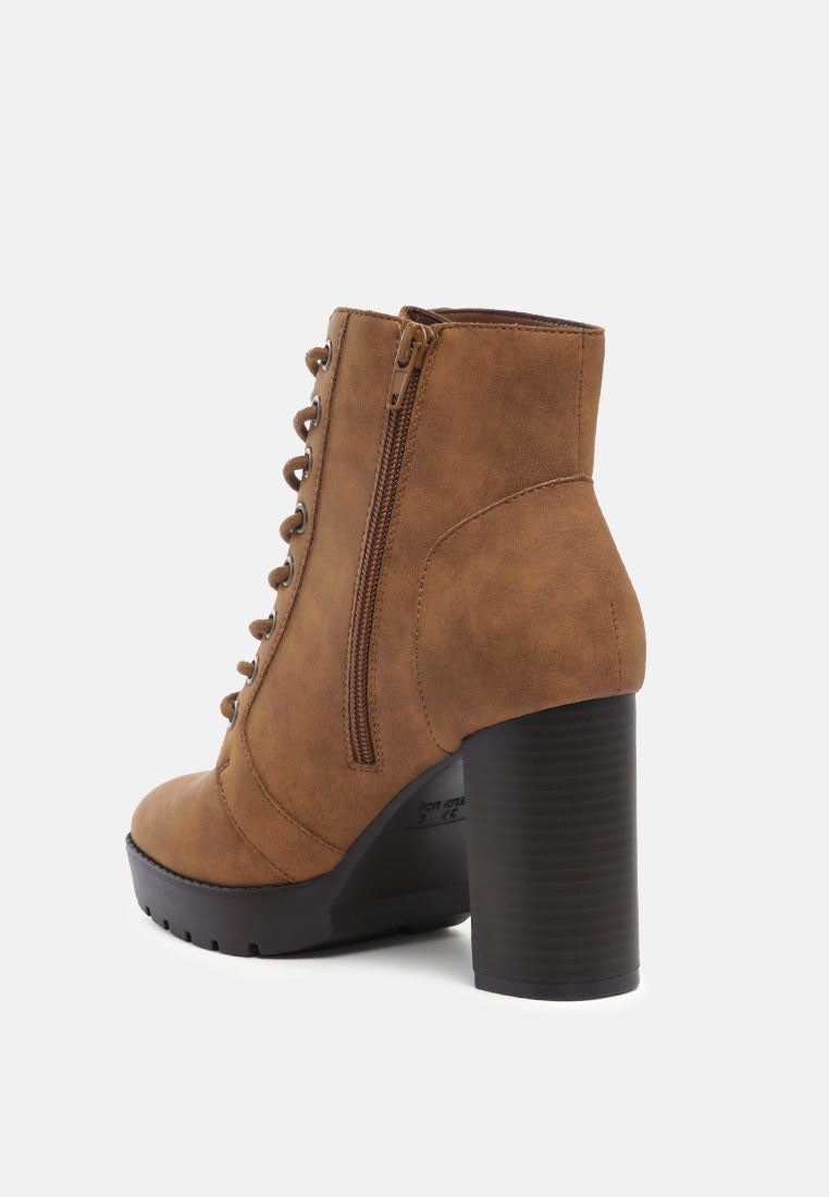 virginia chunky block heeled ankle boots#color_tan