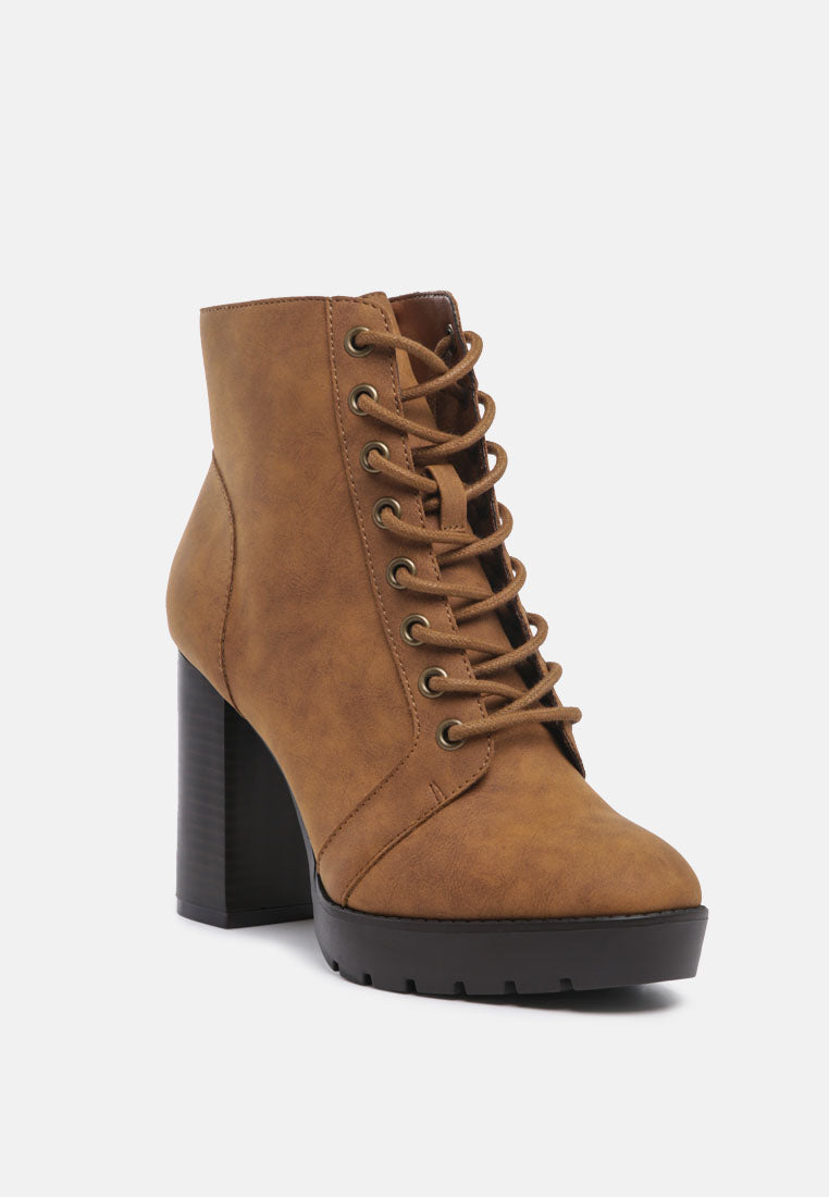 virginia chunky block heeled ankle boots#color_tan