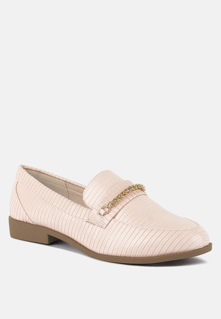 vouse low block loafers adorned with golden chain#color_nude