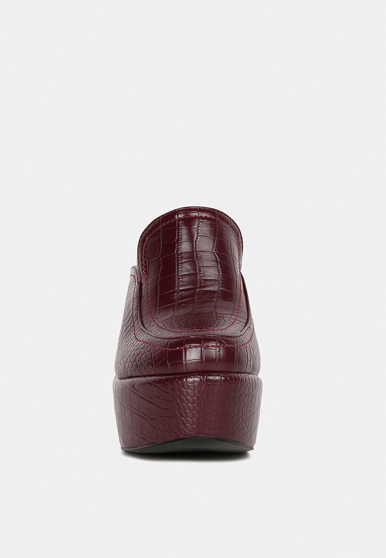 bauhaus croc pattern heeled platform mules#color_burgundy