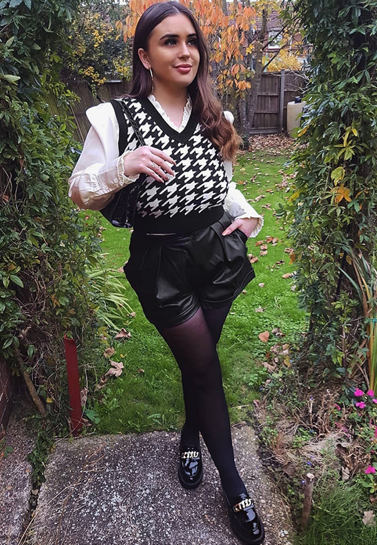 houndstooth knitted vest top#color_black-white