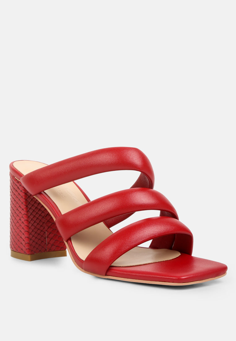 Sandalias Kywe con tacón texturizado y tira gruesa#color_rojo