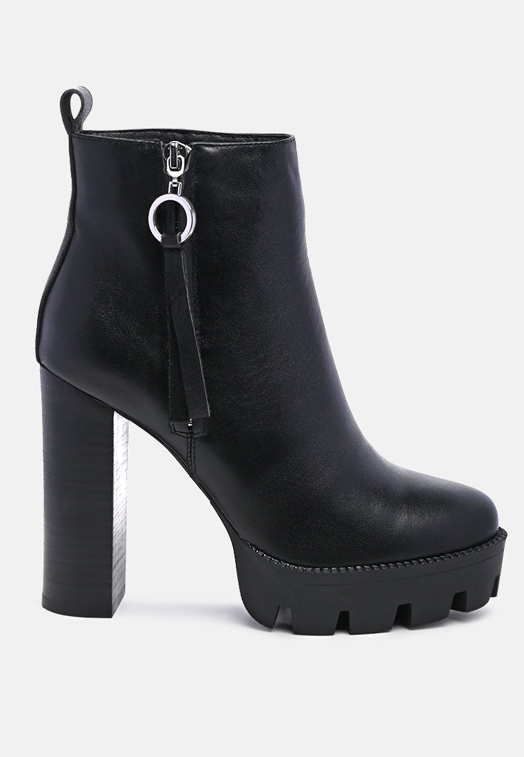 high heeled leather ankle boot#color_black