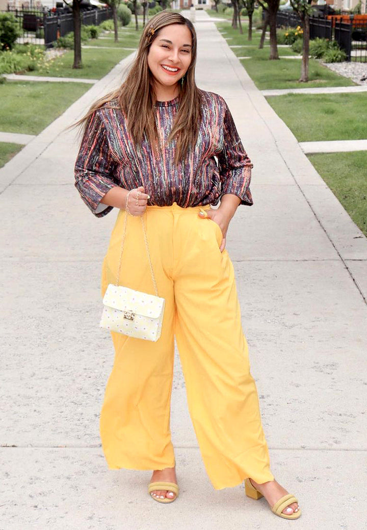 sandalia minimalista amelia con tacón en bloque#color_mustard
