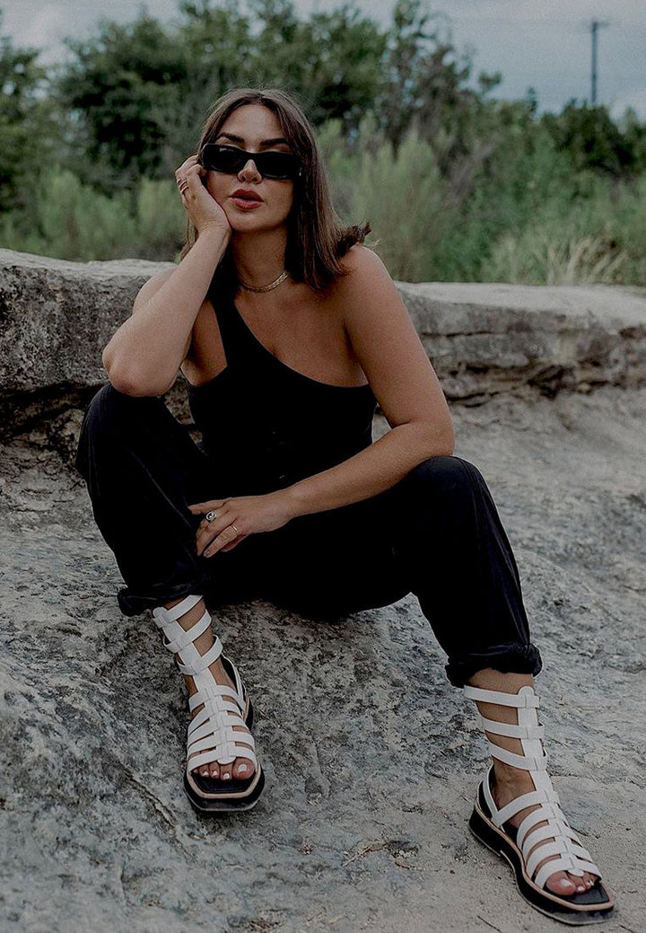 sandalia robbie gladiator con punta cuadrada#color_blanco