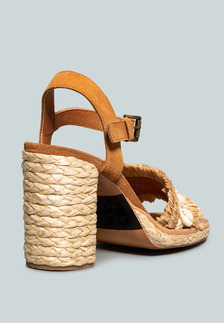 willis cowrie raffia handmade block sandal#color_natural-tan